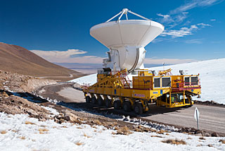 Det har snöat på Chileberget, som synes. Foto: ESO