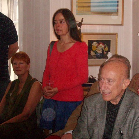 Mona Karlsson, Anna-Mi Wendel och Rolf Hepp lyssnar entusiastiskt (?) på W-bloggredaktörens utläggning..