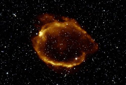 Fotocredit: X-ray: NASA/CXC/U.Texas/S. Park et al, ROSAT; Infrared: 2MASS/UMass/IPAC-Caltech/NASA/NSF