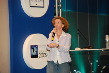 Sanra Savaglio under IAU-mötert 2009 i Rio. Foto från hennes hemsida.