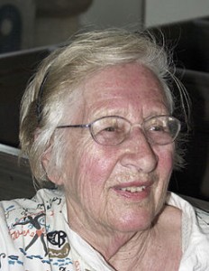 Märta Strömberg, legendarisk lundaprofessor och arkeolog (1921-2012) - vär främste kännare av Ales stenar och dess historia.