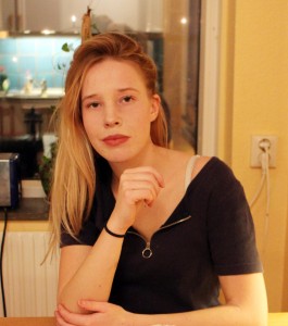 Iris ser på rymden me dunga friska ögon. Foto: Privat