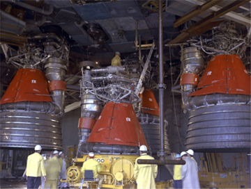 De berömda F1-raketmotorerna. Foto: NASA
