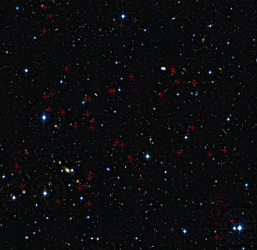 Den här bilden visar en liten del av himlen i stjärnbilden Valfisken. Galaxerna som är markerade med ett rött kors har studerats i en ny kartläggning av hur unga galaxers matvanor har ändrats då universum har utvecklats. Var och en av de små fläckarna i bilden är galaxer som sände ut sitt ljus mot oss mellan tre och fem miljarder år efter big bang. De har detaljstuderats med ESO:s teleskop VLT och instrumentet SINFONI. Källa: ESO/CFHT