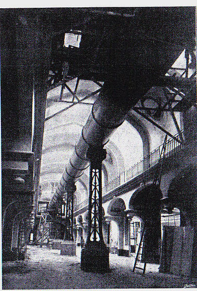 Underifrån.