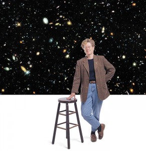 Sandy Faber med en bakgrund av Hubble Deep Field-galaxer. Foto: R. R. Jones, Hubble Deep Field Team, NASA: