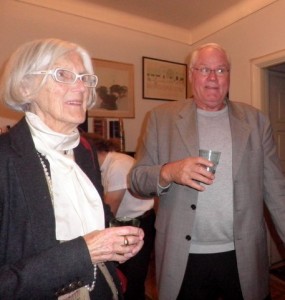 Möte över kulturgränserna - Kirsten Ollén, gift med Strindbergsexperten Gunnar Ollén, och gamle revyskådisen Åke Hjerpe (Nisse Alrots sidekick!).