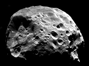 Phoebe - en flisa från den femte gas- och isplaneten? Foto: NASA/ESA/Cassini