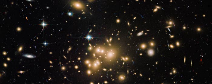 Bildkälla: NASA, ESA, the Hubble Heritage Team (STScI/AURA), J. Blakeslee (NRC Herzberg Astrophysics Program, Dominion Astrophysical Observatory), and H. Ford (JHU)
