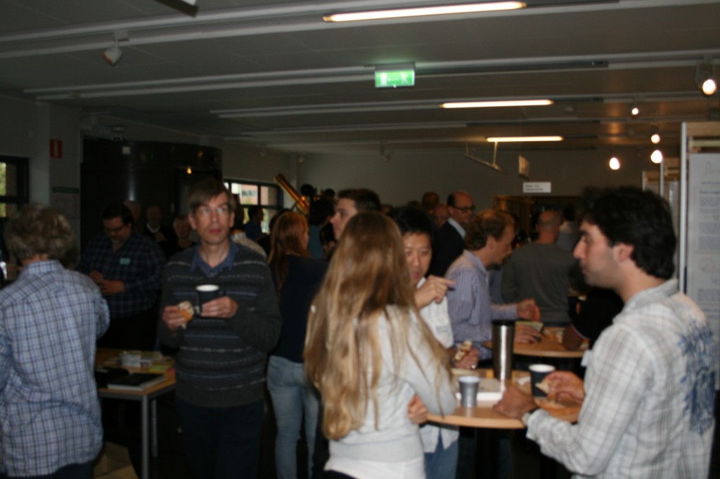 Sm nån sa (var det W-bloggens utsände?): - Astronomdagarna är det som omger kaffepauserna.
