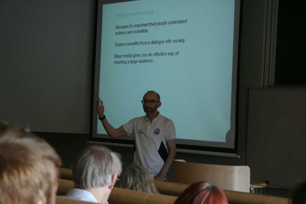 Robert Cumming pratade om astronomens väg till löpsedeln...