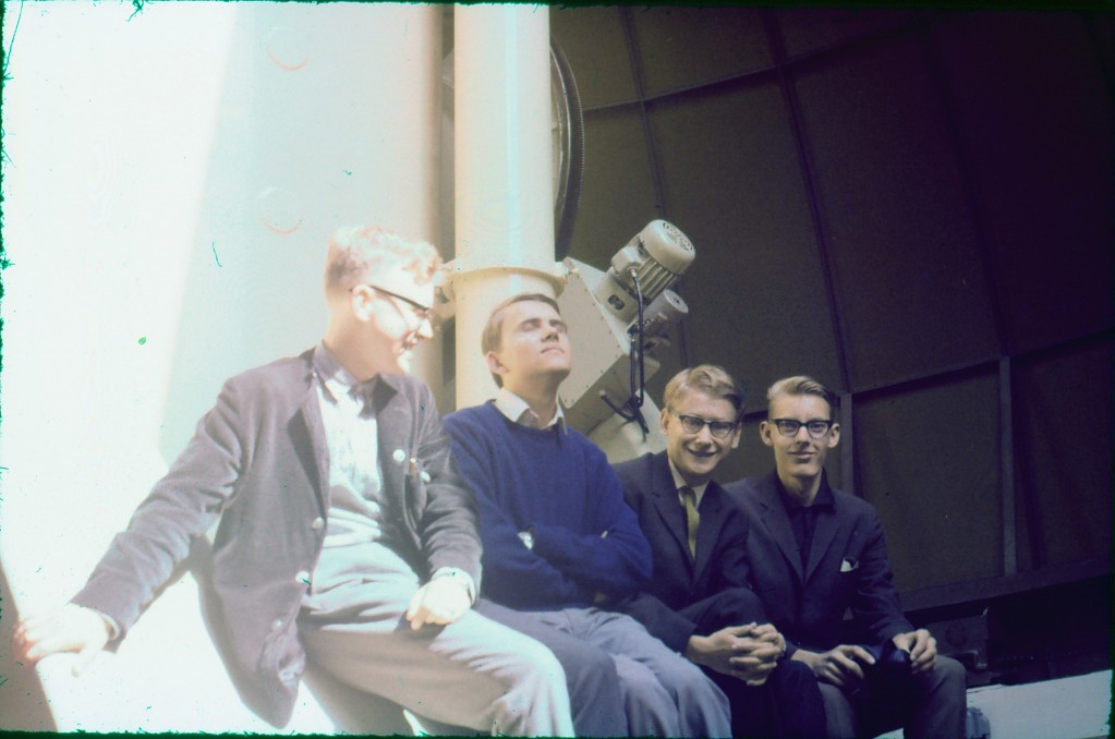 En kvartett unga stjärnskådare. Fr v: Ulf R, Ants, Leif, Bertil. Foto: Åke Wallenquist