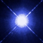 Sirius Aoch Sirtius B ioptiskt ljus , B-stjärnan nere t v, den vita pricken. Bild: ESA/NASA/HST