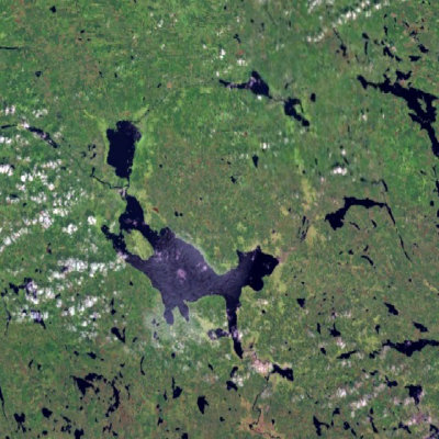 Siljanringen - 65 km tvärsöver - skapades för ungeför 370 miljoner år sen. Bildkälla: NASA WorldWide Landsat 7