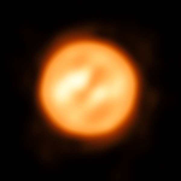 VLTI reconstructed view of the surface of Antares